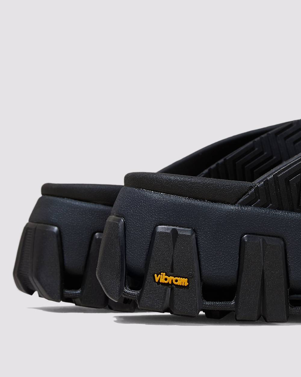 P448 Bondi Tux/Black