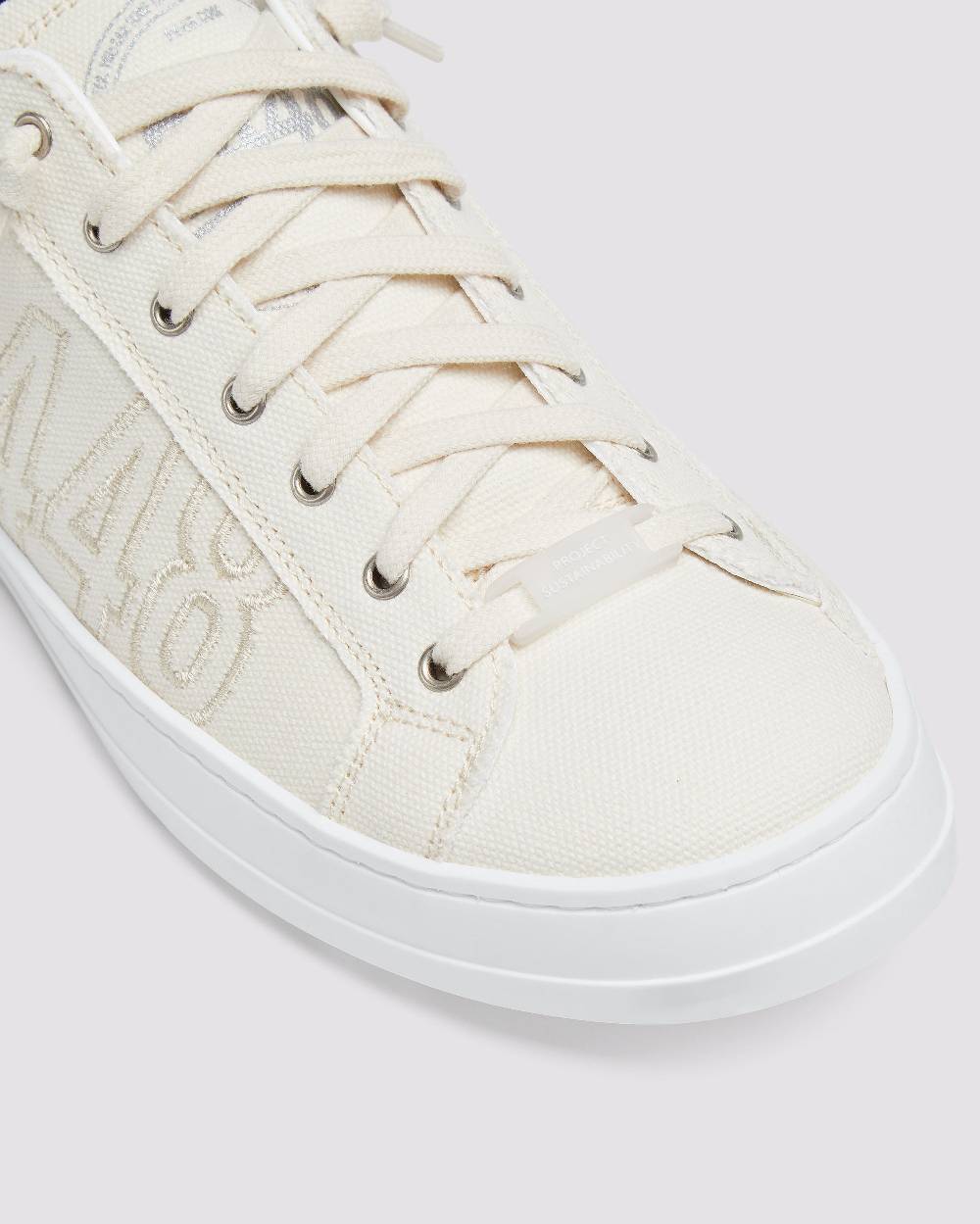 P448 John Cream Canvas