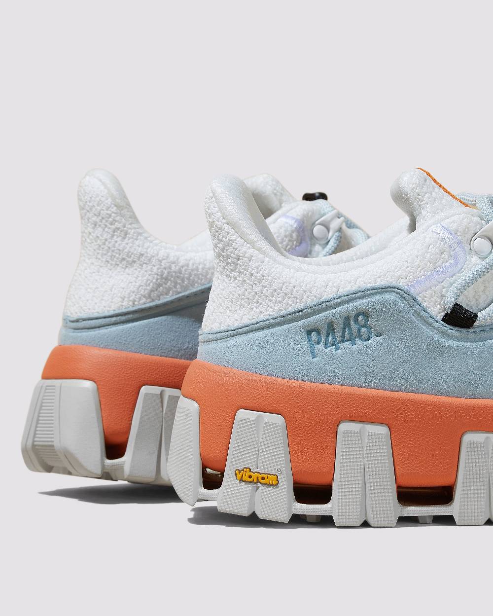 P448 Monalea White Tree