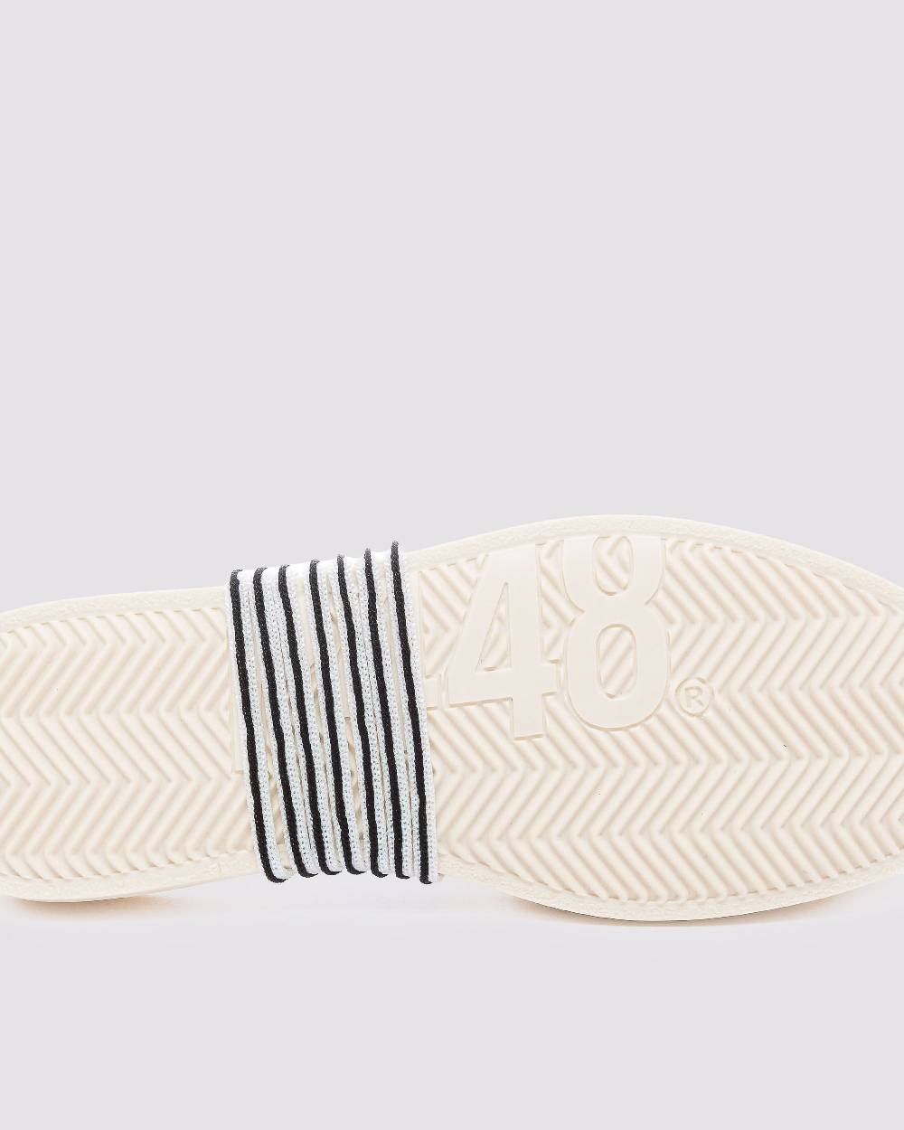 P448 Shoelaces Striped