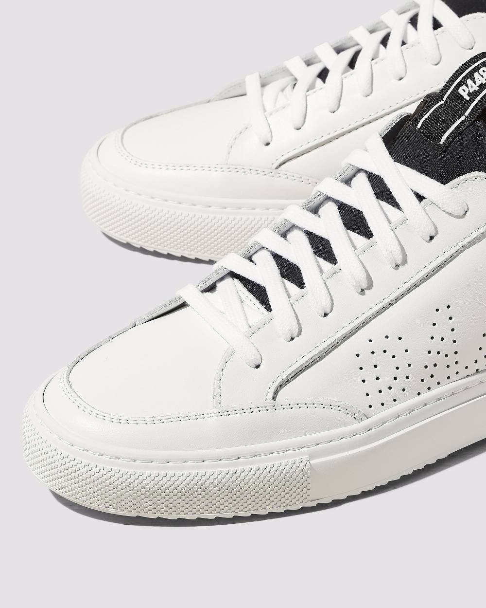 P448 Sohosocks White