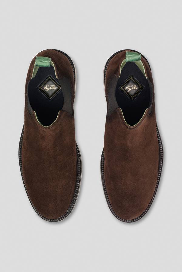 Pal Zileri Chelsea Boots In Camoscio