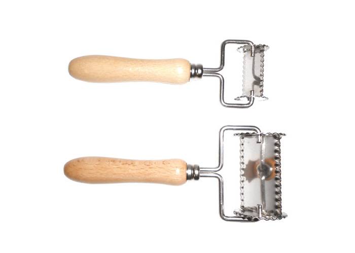 Panetta Casalinghi 196/2 - Rotella taglia ravioli festonato