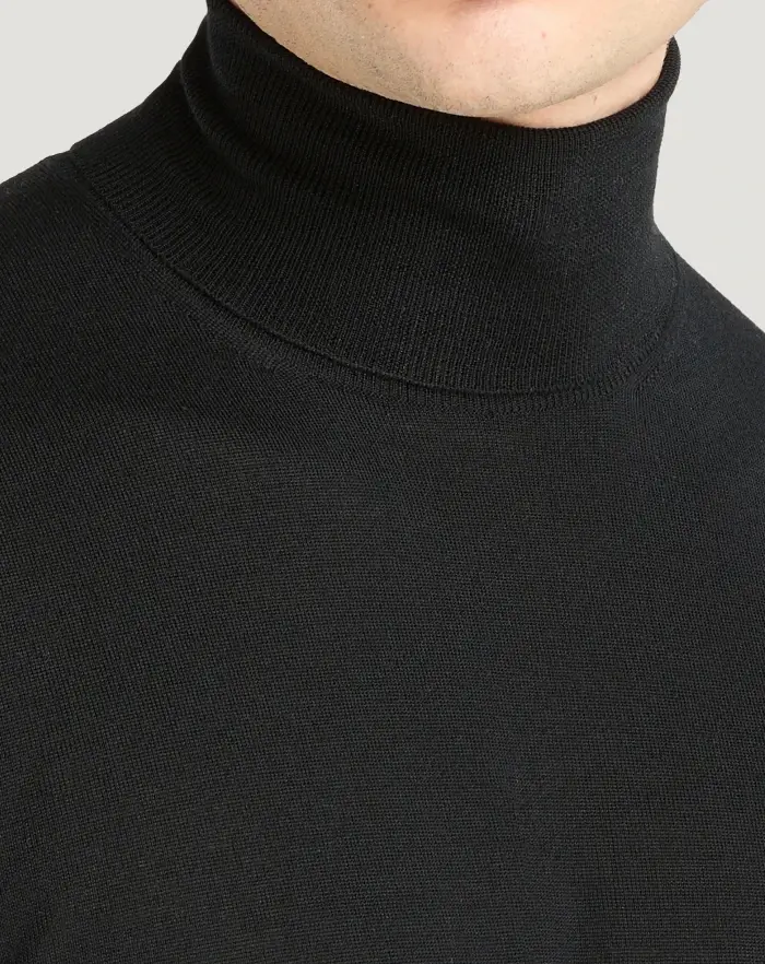 Pantaloni Torino Maglia Dolcevita In Lana