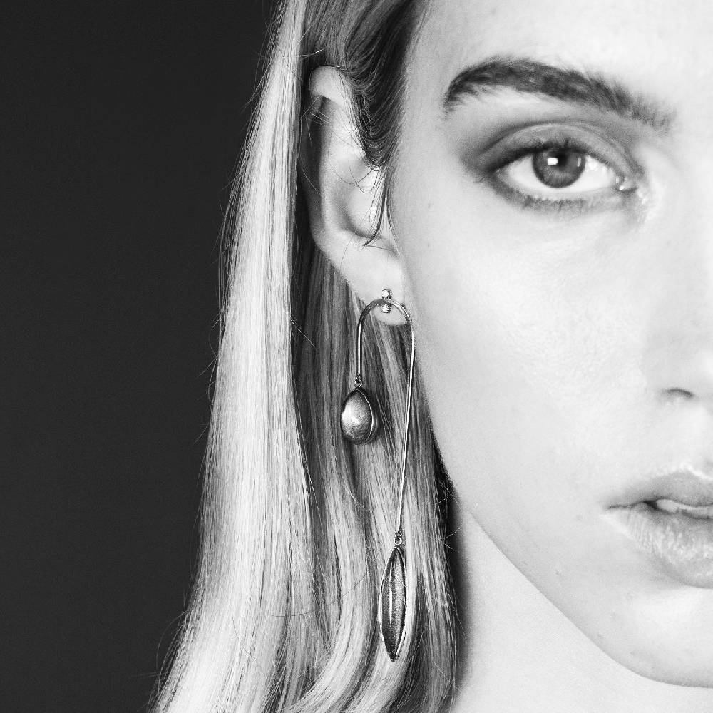 Paola Grande Gioielli AURUM Orecchini 'Amo Curvo' Lunghi