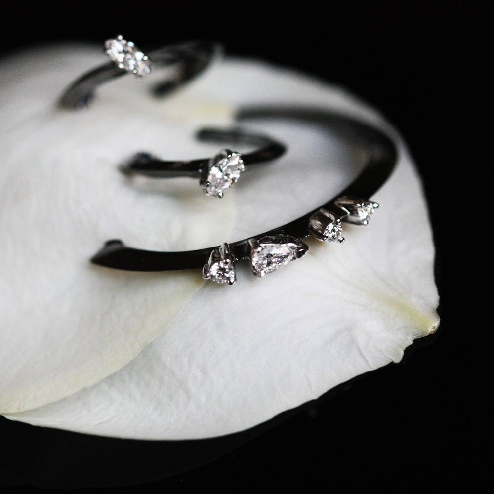 Paola Grande Gioielli BALANCE Cerchi Medi 'balance' In Oro Nero E Diamanti