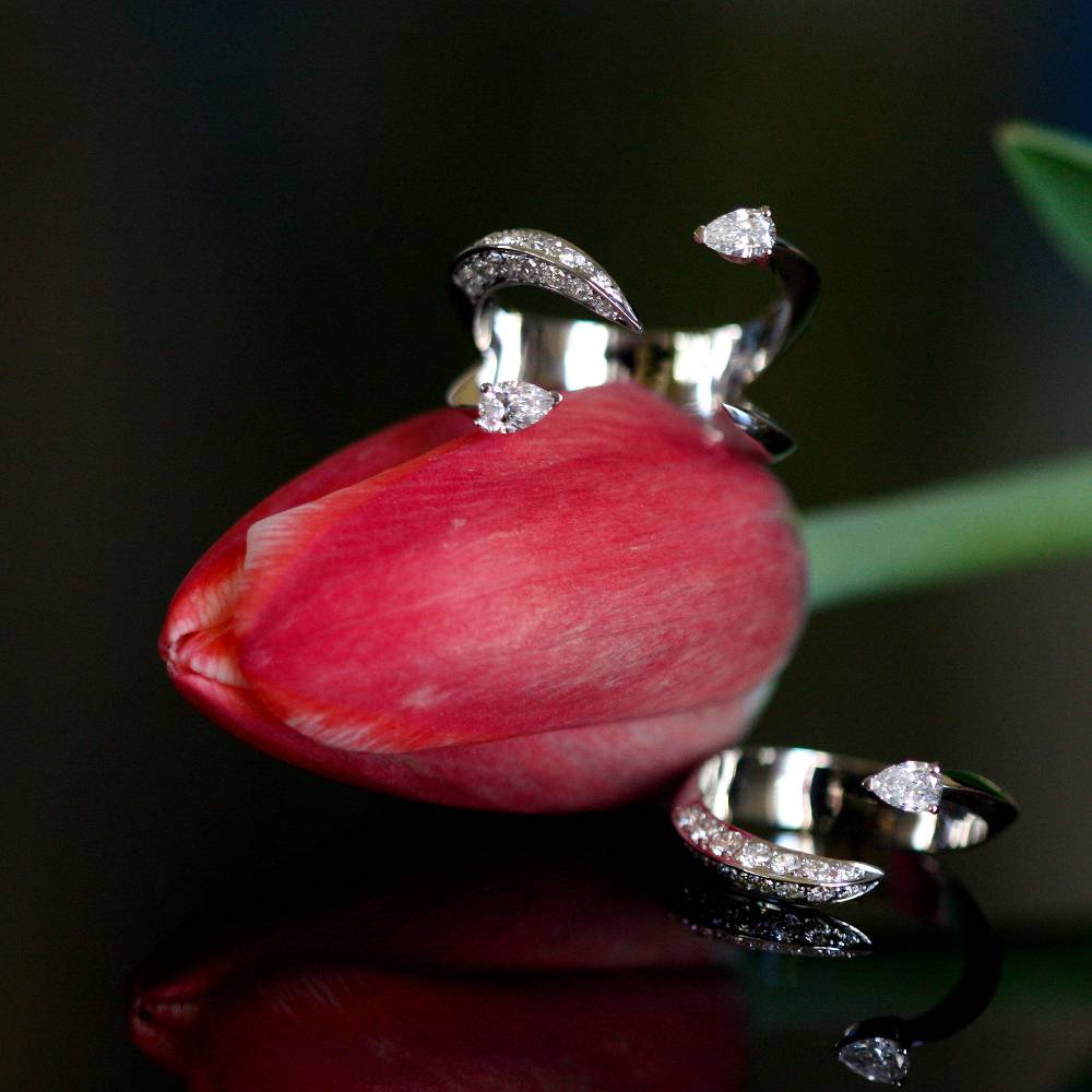 Paola Grande Gioielli SOLIS Anello 'Solis' Quattro Elementi Con Goccia E Pavè