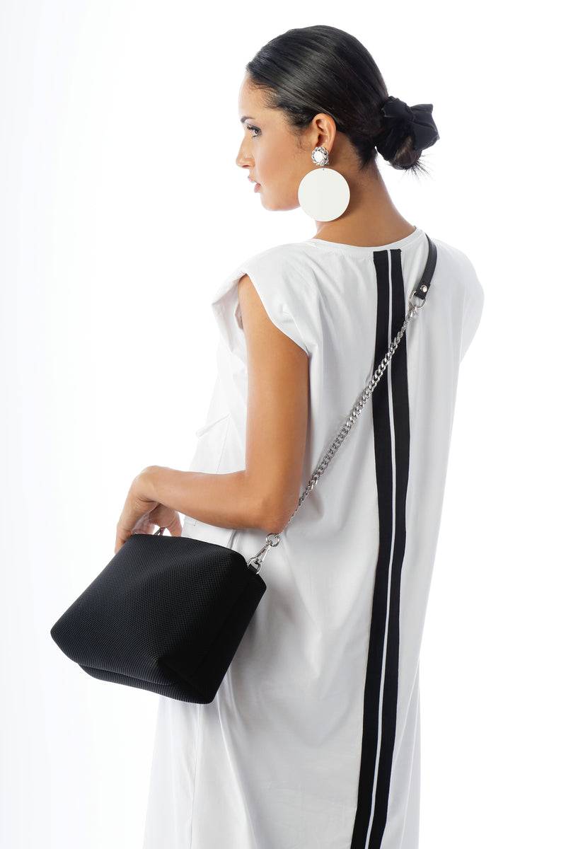 Paola T. Borsa A Tracolla In Traforato Con Dettagli Oro