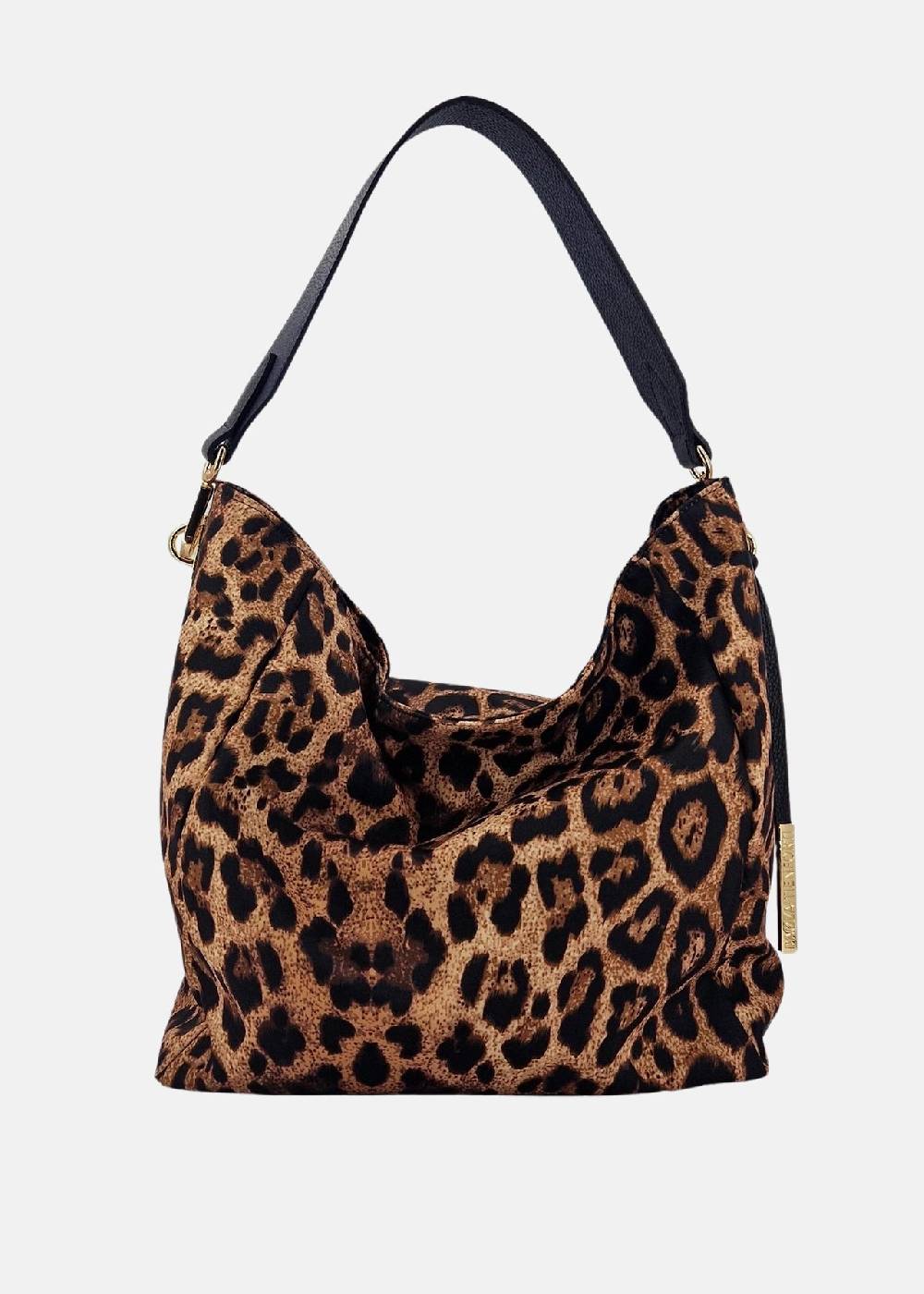 Paola T. Sacca con pendente oro