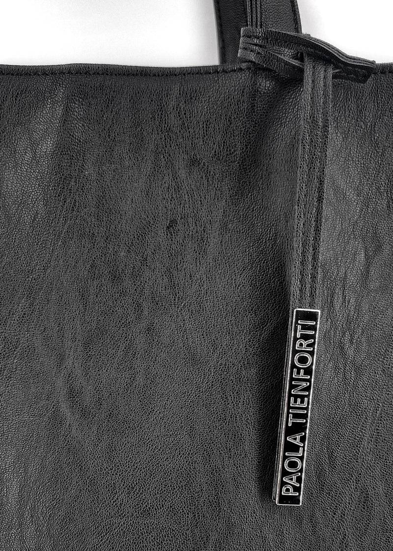 Paola T. Shopper Con Rivetti E Pendente Argento