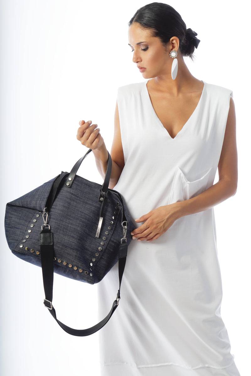 Paola T. Shopper Medium Con Rivetti E Pendente Argento