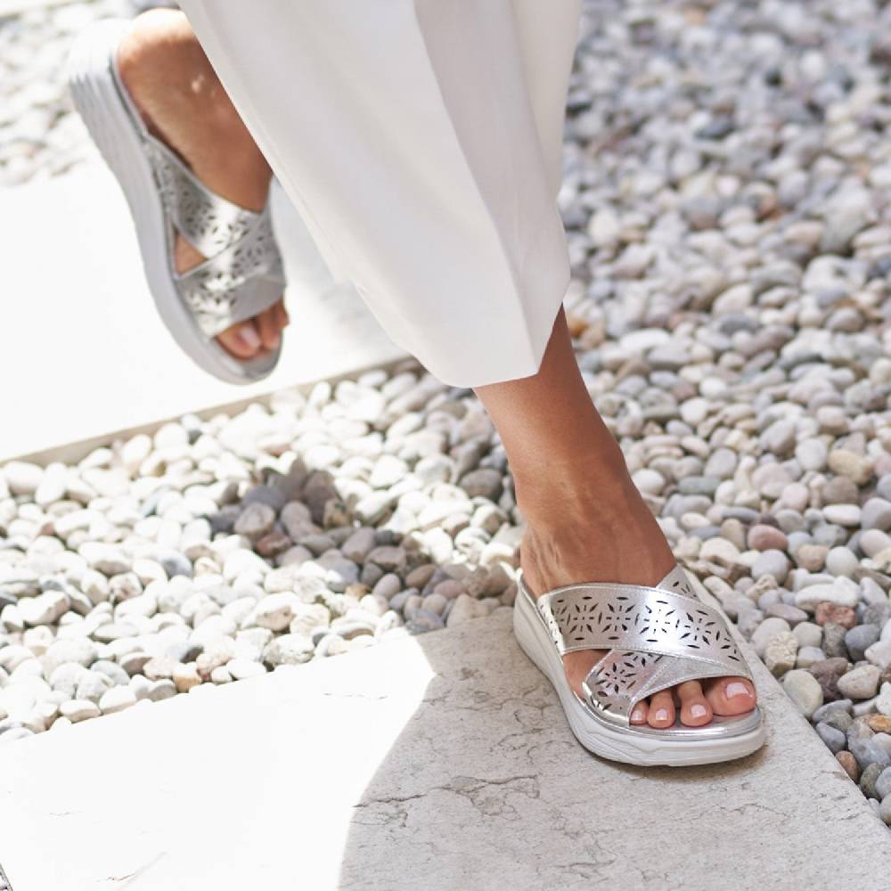 Perletti Sandalo Con Fascia Incrociata Argento