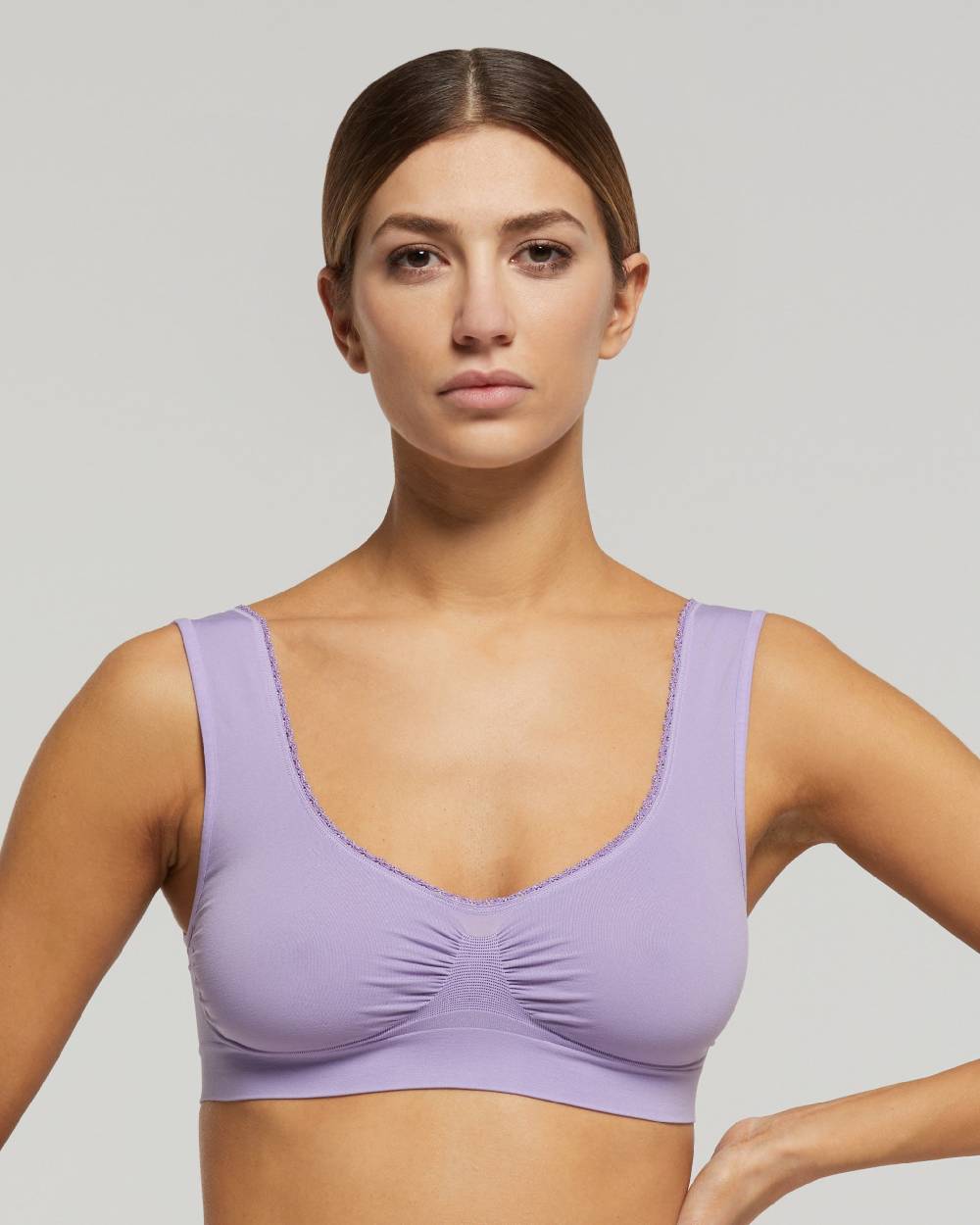 Pompea Brassiere spalla larga seamless con dettaglio femminile