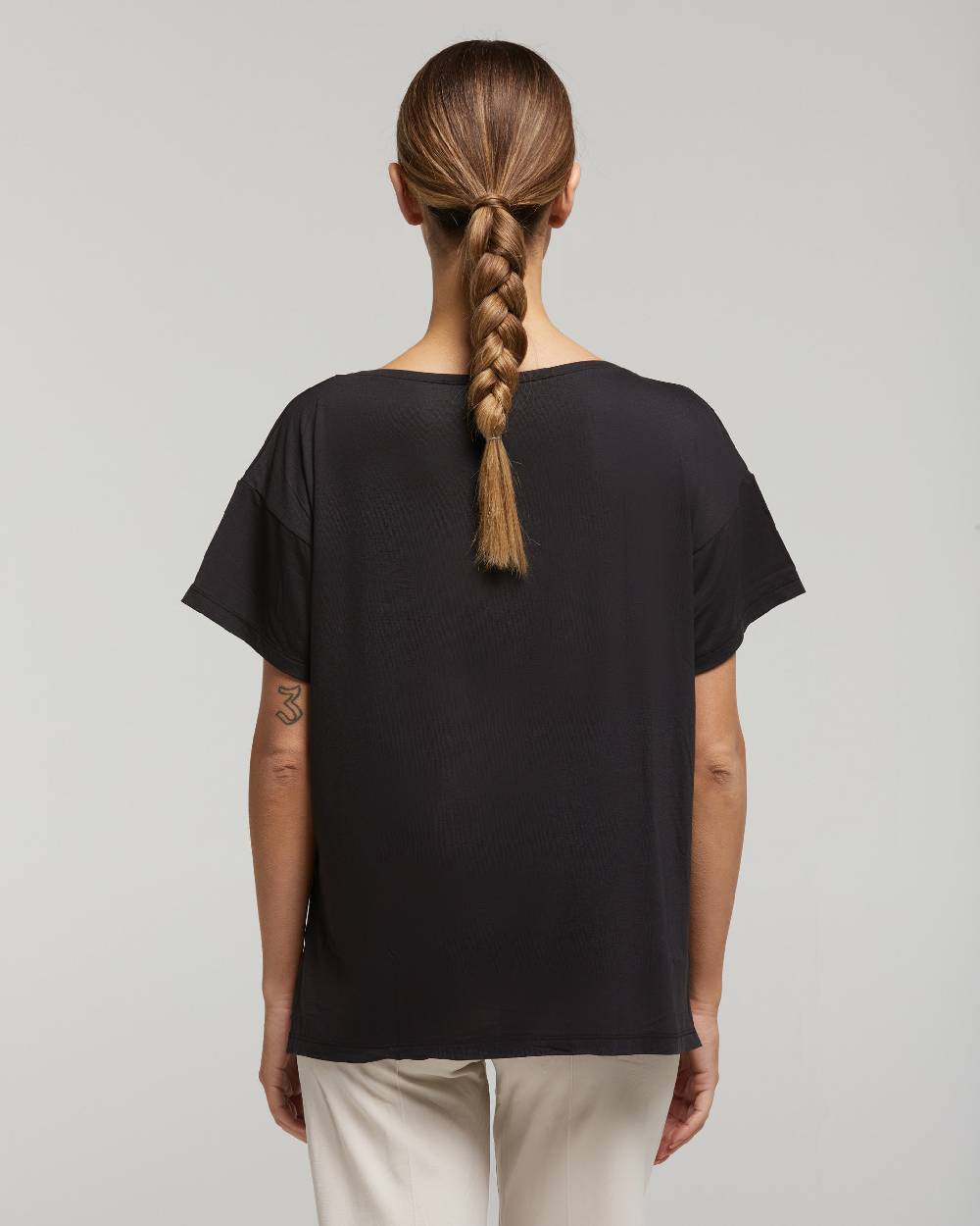 Pompea Maglia Manica Corta Scollo Barchetta In Viscosa Sostenibile Vestibilità Over