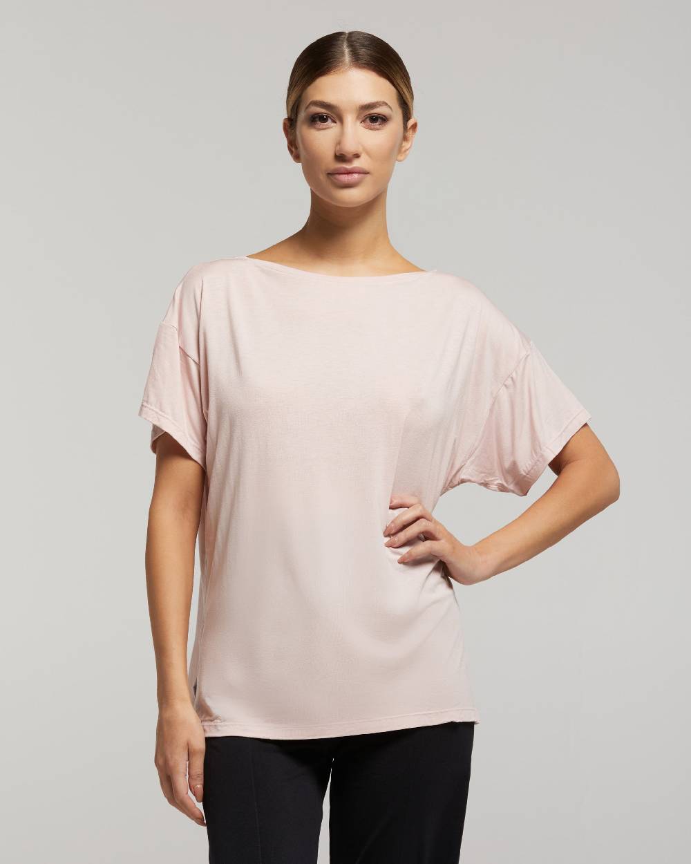 Pompea Maglia manica corta scollo barchetta in viscosa sostenibile vestibilità over