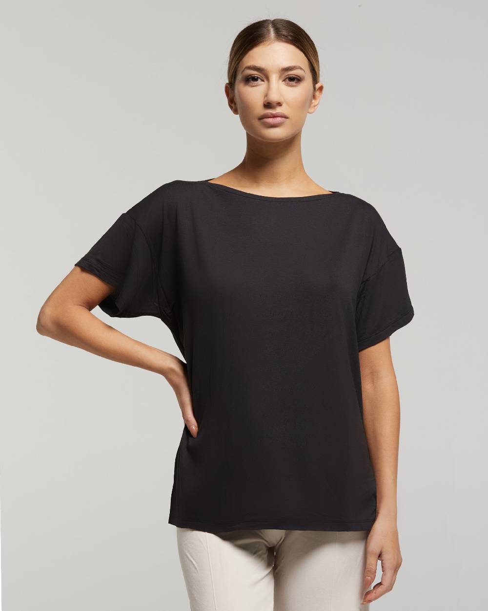 Pompea Maglia manica corta scollo barchetta in viscosa sostenibile vestibilità over