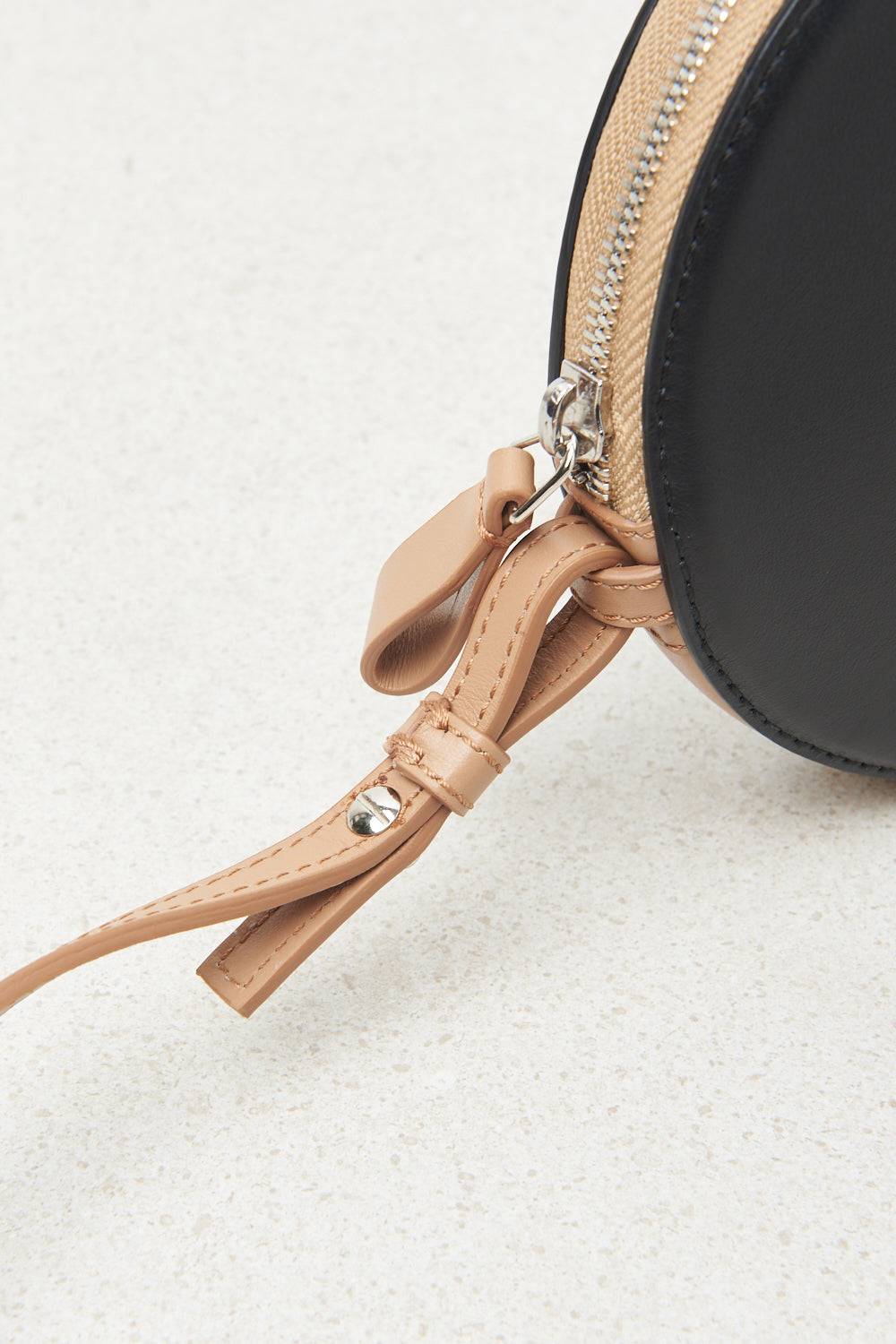 Peserico Borsa Rotonda In Vera Pelle Con Polsiera E Tracolla