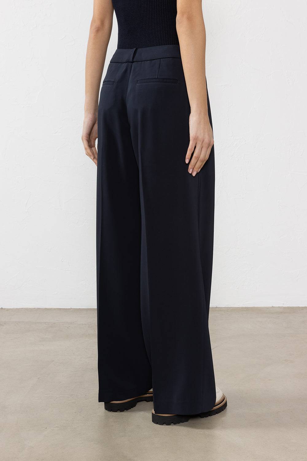 Peserico Pantalone In Cady Crepe Di Viscosa Stretch