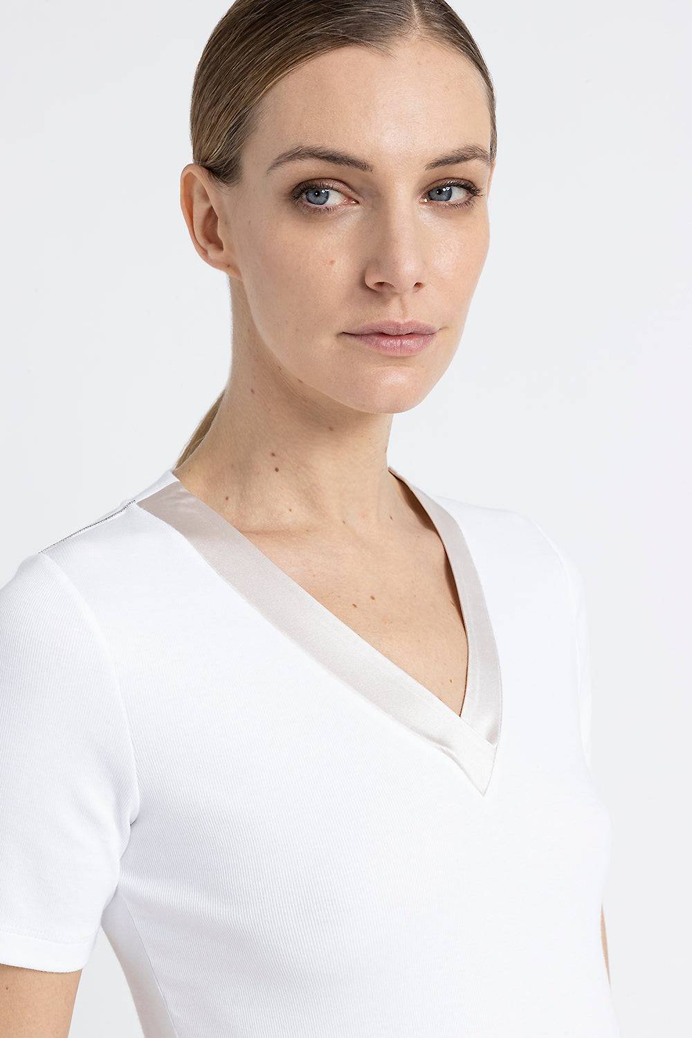 Peserico T-shirt in jersey con scollo a V in seta