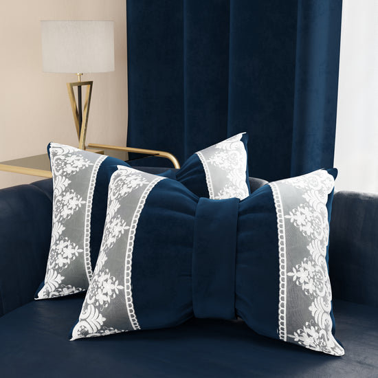 PETTI Cuscino Arredo Fiocco in Velluto e Balza con Pizzo Rebrodè 40x50 cm, Cuscino divano Blu By Sissy