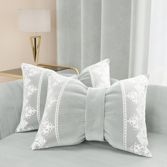PETTI Cuscino Arredo Fiocco in Velluto e Balza con Pizzo Rebrodè 40x50 cm, Cuscino divano Grigio Chiaro By Sissy