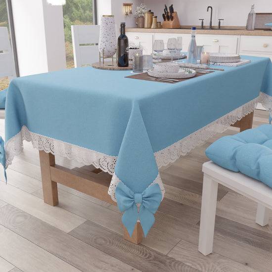 PETTI Tovaglia da Tavola Shabby Chic Copritavolo con Pizzo e Fiocchi Celeste