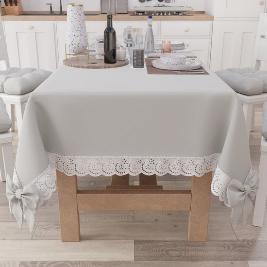 PETTI Tovaglia Da Tavola Shabby Chic Copritavolo Con Pizzo E Fiocchi Grigio Chiaro