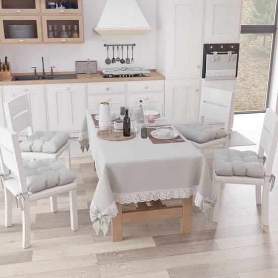 PETTI Tovaglia Da Tavola Shabby Chic Copritavolo Con Pizzo E Fiocchi Grigio Chiaro