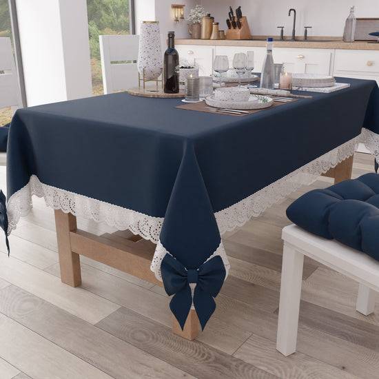 PETTI Tovaglia da Tavola Shabby Chic Copritavolo con Pizzo e Fiocchi Blu Notte
