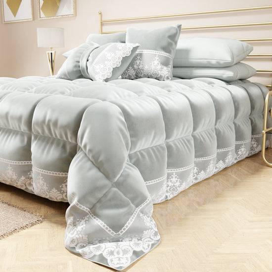 PETTI Trapunta Invernale In Morbido E Caldo Velluto E Balza Con Pizzo Rebrodè Grigio Chiaro By Sissy