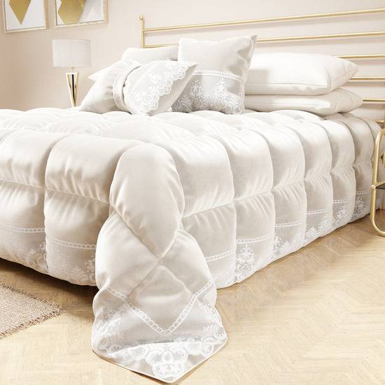 PETTI Trapunta Invernale In Morbido E Caldo Velluto E Balza Con Pizzo Rebrodè Bianco By Sissy