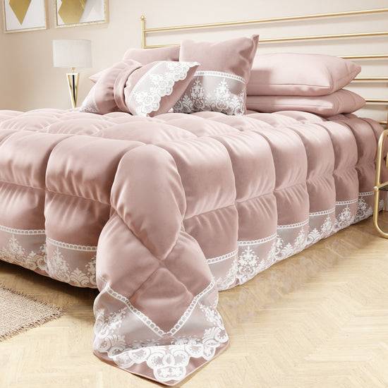 PETTI Trapunta Invernale In Morbido E Caldo Velluto E Balza Con Pizzo Rebrodè Cipria By Sissy