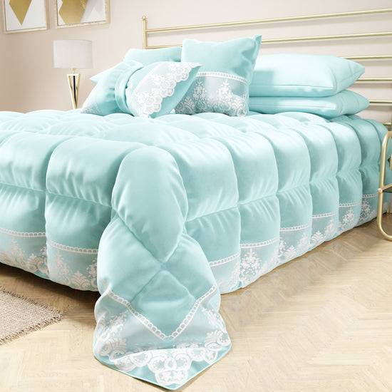 PETTI Trapunta Invernale In Morbido E Caldo Velluto E Balza Con Pizzo Rebrodè Celeste By Sissy