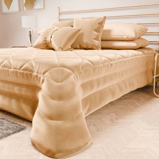 PETTI Trapuntino Primaverile In Velluto Da Corredo Piazzato Oro