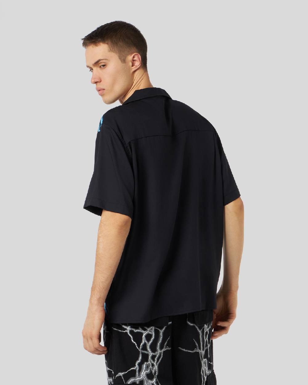 Phobia Archive CAMICIA NERA CON FULMINI LATERALI BLU