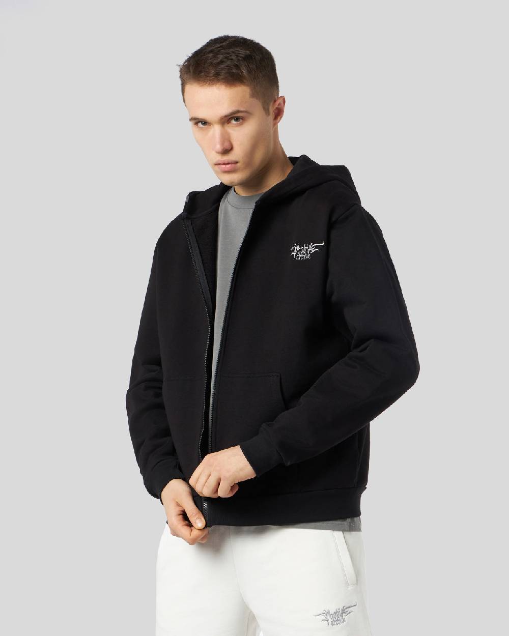 Phobia Archive FELPA CON ZIP NERA CON GOTIC LOGO RICAMATO