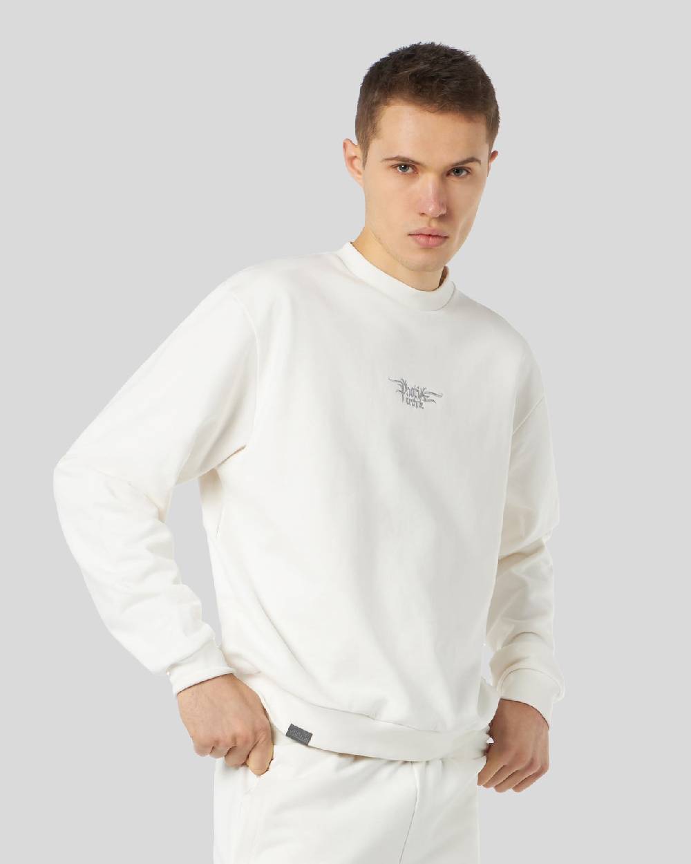 Phobia Archive FELPA GIROCOLLO BIANCA CON LOGO GOTICO ED ETICHETTA IN METALLO