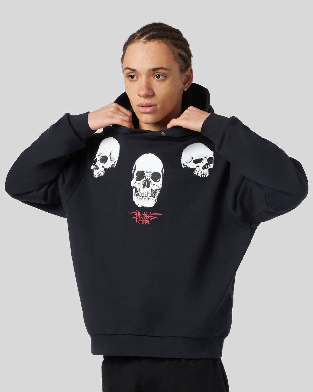 Phobia Archive FELPA NERA CON GRAFICA TRIPLE SKULL ROSSA