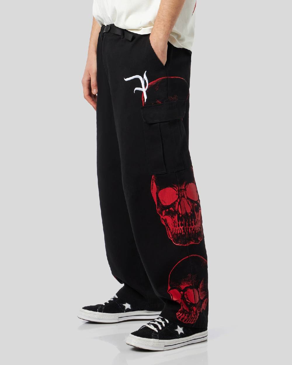 Phobia Archive PANTALONE CARGO NERO CON GRAFICA TRIPLE SKULL ROSSA E LOGO GOTIC P