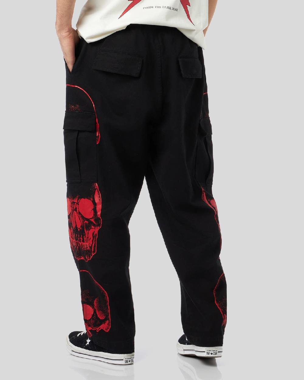 Phobia Archive PANTALONE CARGO NERO CON GRAFICA TRIPLE SKULL ROSSA E LOGO GOTIC P