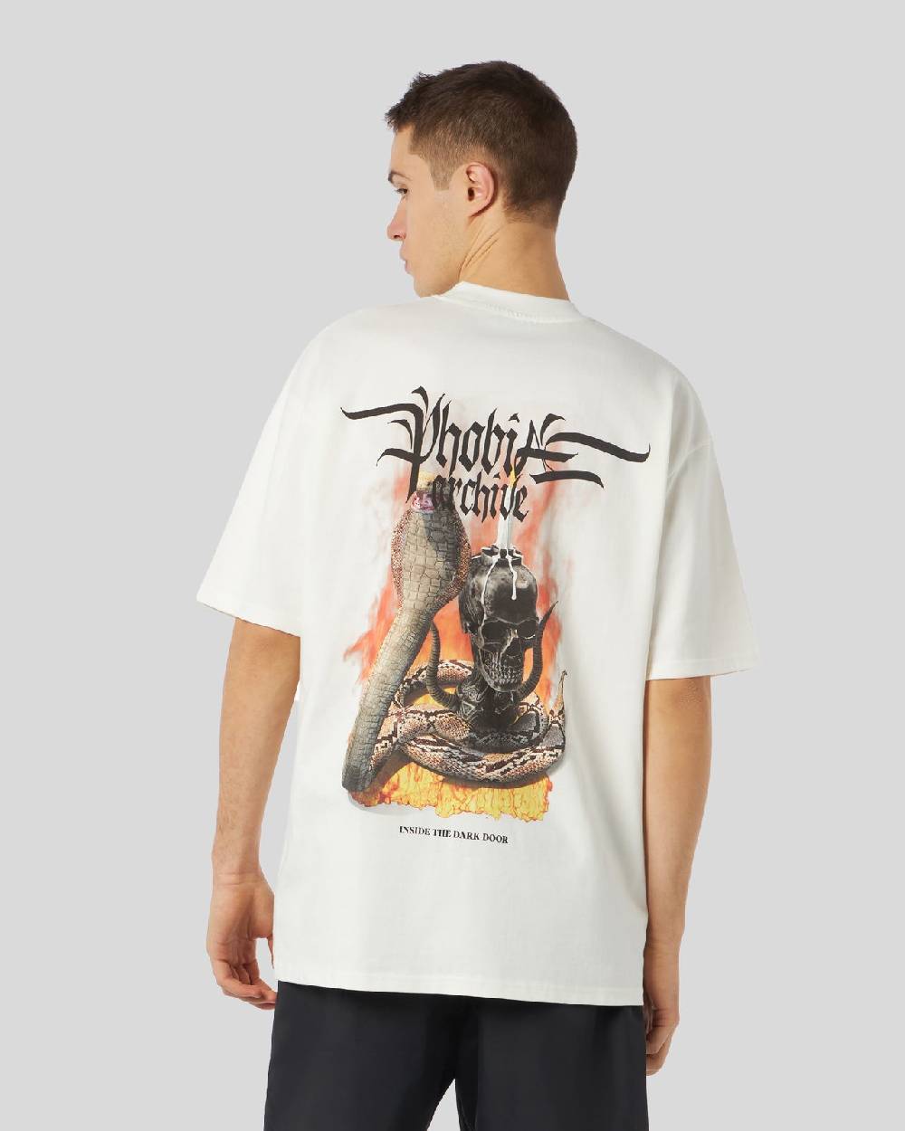 Phobia Archive T-SHIRT BIANCA CON GRAFICA FIERY COBRA ARANCIONE