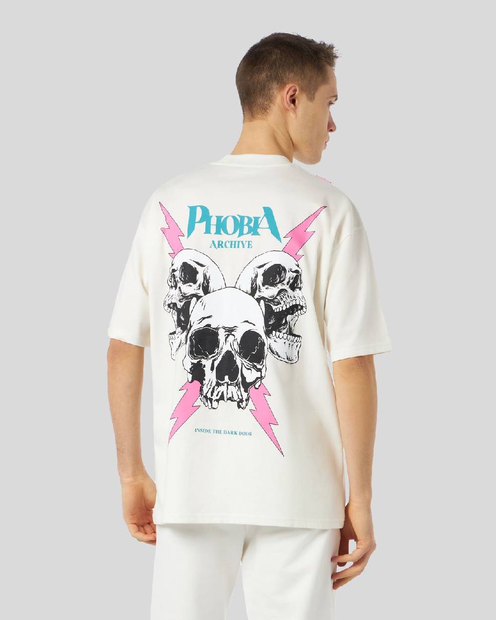 Phobia Archive T-SHIRT BIANCA CON GRAFICA SCREAMING SKULLS ROSA