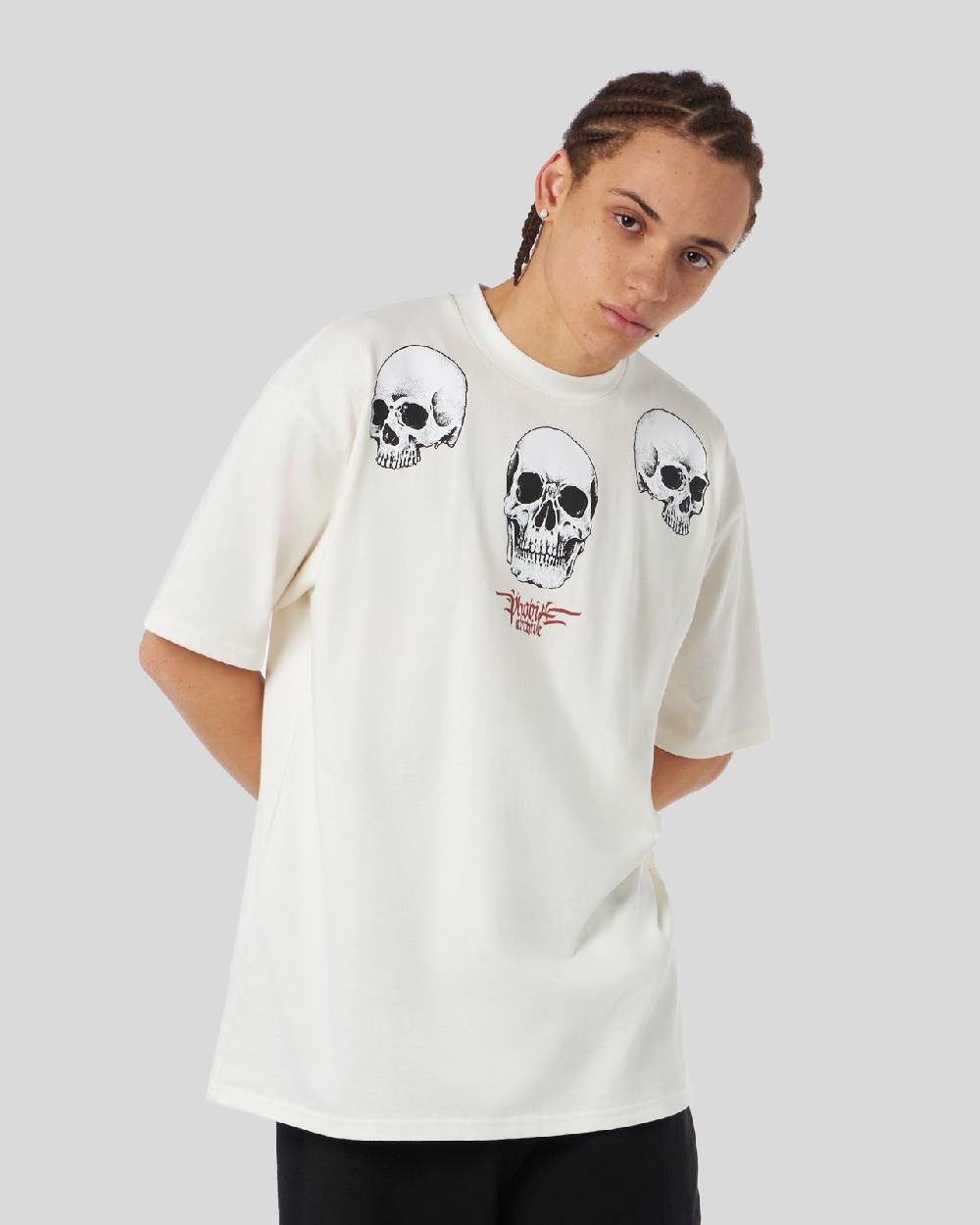 Phobia Archive T-SHIRT BIANCA CON GRAFICA TRIPLE SKULL ROSSA