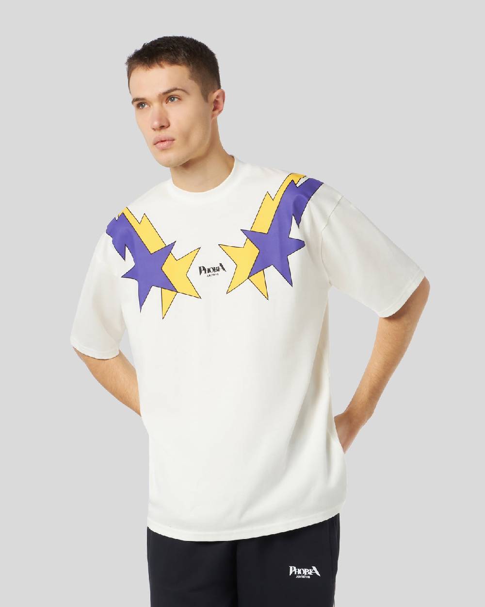 Phobia Archive T-SHIRT BIANCA CON STAMPA STARRY LIGHTNING GIALLA E VIOLA