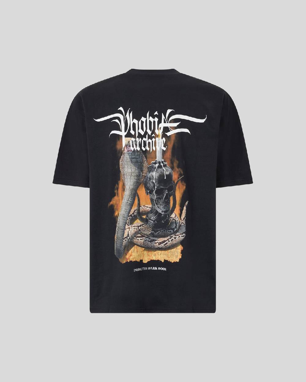 Phobia Archive T-SHIRT NERA CON GRAFICA FIERY COBRA ARANCIONE Phobia Archive T-SHIRT NERA CON GRAFICA FIERY COBRA ARANCIONE