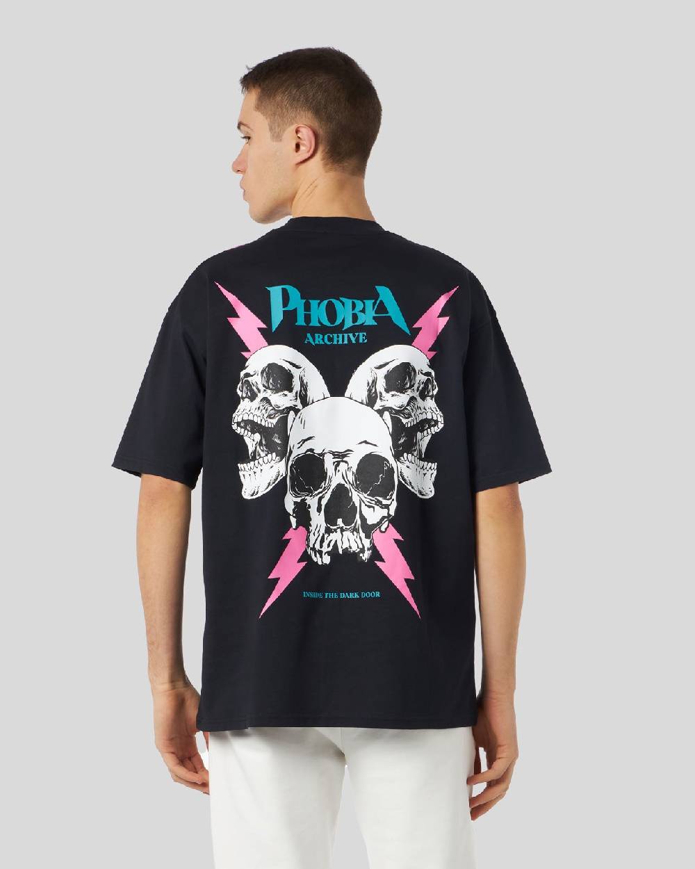 Phobia Archive T-SHIRT NERA CON GRAFICA SCREAMING SKULLS ROSA