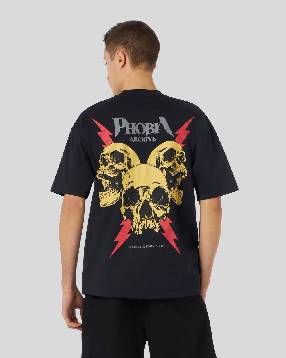 Phobia Archive T-SHIRT NERA CON GRAFICA SCREAMING SKULLS ROSSA