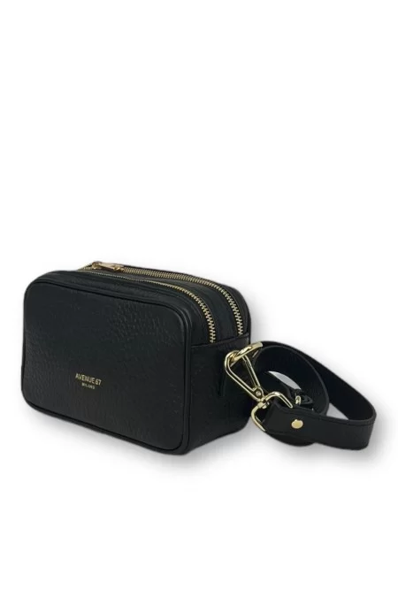 AVENUE 67 ```html AVENUE 67. Borsa Di Alta Qualità Per Un Look Elegante E Trendy. ```