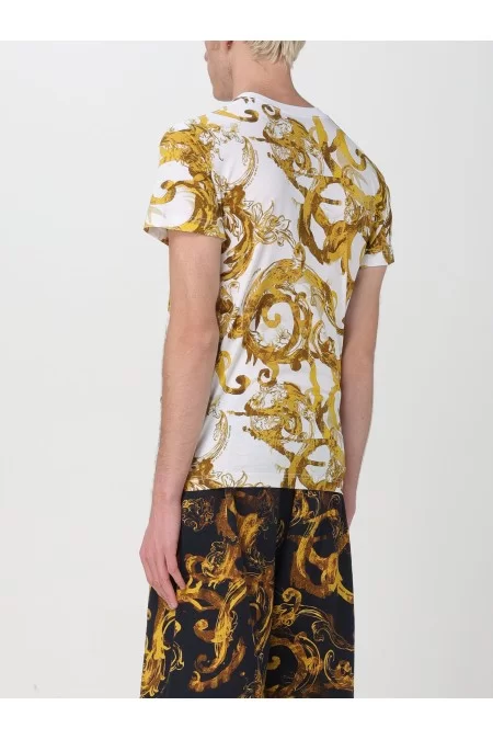 VERSACE T-shirt Uomo Versace La T-shirt Da Uomo Di Versace è Sinonimo Di Stile E Qualità. Realizzata Con Materiali Pregiati E Design Elegante, è Un Capo Iconico Per L\'uomo Moderno