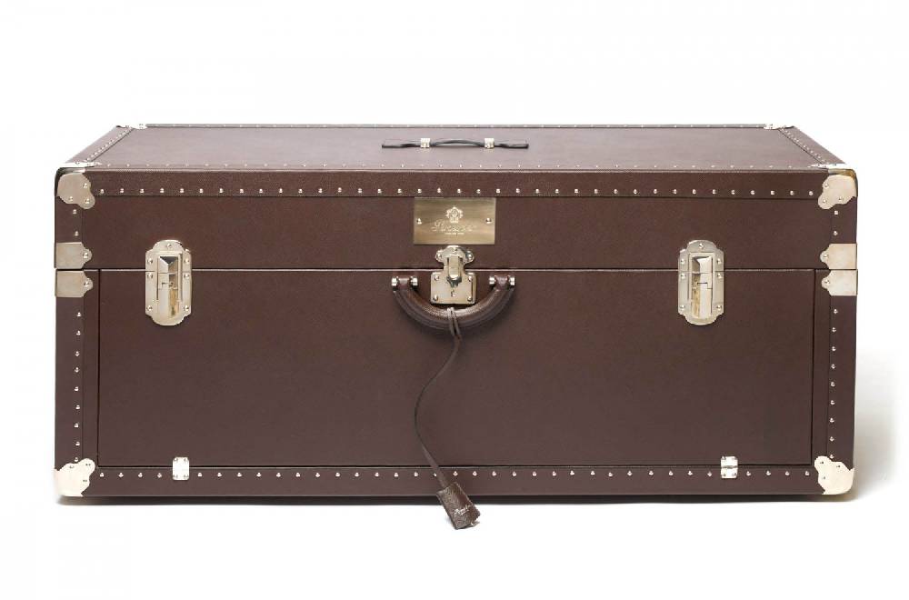 Pineider Baule fasciato, realizzato in pelle di vitello. Dimensione grande 120x51x51cm